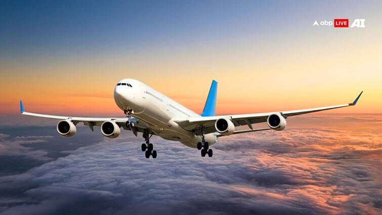 The engine of a United Airlines flight in America failed know how long the plane can fly if the engine stops इंजन बंद होने के बाद भी कितनी देर तक उड़ सकता है प्लेन? 90 पर्सेंट नहीं जानते यह खासियत