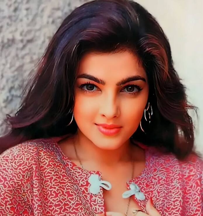 ममता ने दावा किया कि उस समय वह नौवीं क्लास में थीं और स्टारडस्ट वालों ने उन्हें डेमी मूर की एक तस्वीर दिखाई थी और उन्हें अश्लील नहीं लगी थी.