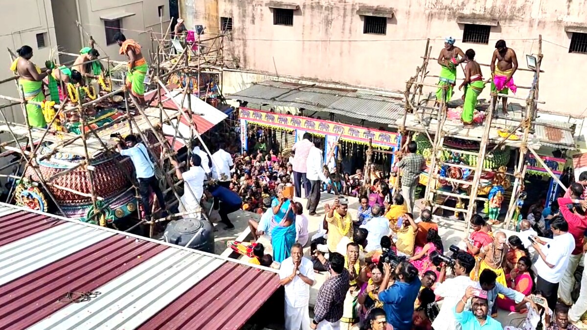மயிலாடுதுறையில் மையத்தில் உள்ள கோயிலில் வெகுவிமரிசையாக நடைபெற்ற கும்பாபிஷேக விழா - எந்த கோயில் தெரியுமா?