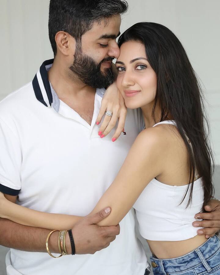 वहीं बात करें प्रियंता चोपड़ा की भाई नीलम की तो वो एक तमिल और तेलुगु की एक्ट्रेस हैं. जिन्होंने अपना एक्टिंग करियर फिल्म ‘मिस्टर 7’ से शुरू किया था.