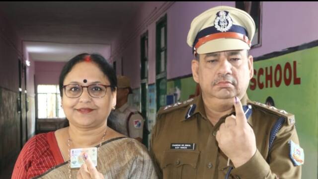 Ranchi DIG Chandan Kumar Sinha wife Kanchan Singh IAS Promotion in  Jharkhand | Jharkhand: गैर असैनिक सेवा के छह अफसरों को मिली IAS में  पदोन्नति, रांची के DIG की पत्नी भी शामिल
