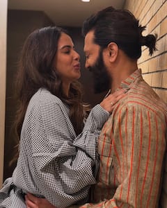 Genelia-Riteish Anniversary: शादी की 13वीं सालगिराह पर पति रितेश संग रोमांटिक हुईं जेनेलिया, फैंस बोले - ‘नजर ना लगे’