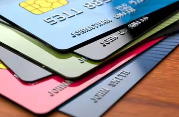 MSME Credit Card Applying Process: સરકારે MSME ક્રેડિટ કાર્ડની મર્યાદા બમણી કરી દીધી છે. જો તમારી પાસે MSME ક્રેડિટ કાર્ડ નથી. પછી તમે આ રીતે અરજી કરી શકો છો. કેન્દ્રીય નાણાંમંત્રી નિર્મલા સીતારમણે 1 ફેબ્રુઆરીના રોજ દેશનું કેન્દ્રીય બજેટ રજૂ કર્યું હતું. બધા દેશવાસીઓ બજેટ રજૂ થવાની આતુરતાથી રાહ જોઈ રહ્યા હતા. આ વર્ષના બજેટમાં સામાન્ય માણસને ઘણી રાહત આપવામાં આવી હતી. બીજા ઘણા ક્ષેત્રોને પણ ઘણી ભેટો આપવામાં આવી હતી.