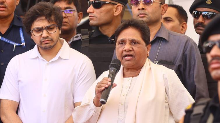 up politics Mayawati called a meeting after Akash Anand return to bsp आकाश आनंद की वापसी के बाद मायावती ने बुलाई बैठक, भतीजे पर ये फैसला कर सकती हैं बसपा चीफ