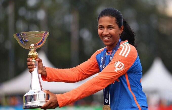विराटच्या संघानेही 2008 मध्ये मलेशियाची राजधानी क्वालालंपूर येथील बेयुमास ओव्हल स्टेडियमवरमैदानावर दक्षिण आफ्रिकेचा पराभव करत भारतीय संघाला दुसऱ्यांदा अंडर 19 चा विश्वचषक जिंकून दिला होता.