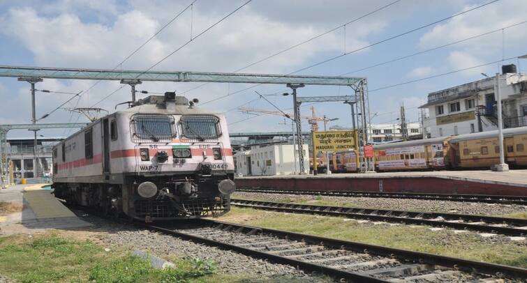 Madurai and Rameswaram Railway Station Renovation Works in Full Swing Know More Details அழகாய்  மாறப்போகுது நம்ம மதுரை...  இறுதிக்கட்டத்தில் பணிகள்..இதில் இவ்வளவு வசதிகள் வருகிறதா..?