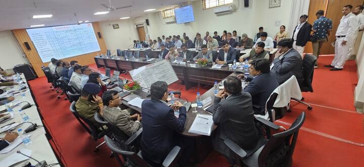 उन्होंने रविवार को सिंहस्थ 2028 की तैयारी को लेकर मैराथन बैठक ली. इसके अलावा अधिकारियों को आवश्यक निर्देश जारी किए.