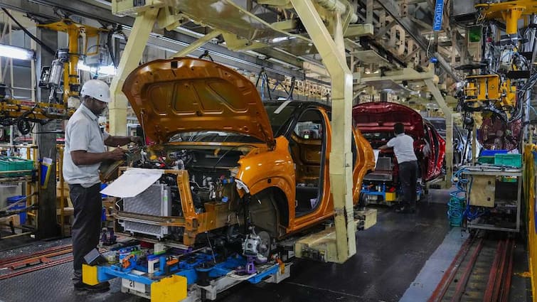 India’s October Flash PMI Gives Mixed Signals: Manufacturing Booms, Services Falter