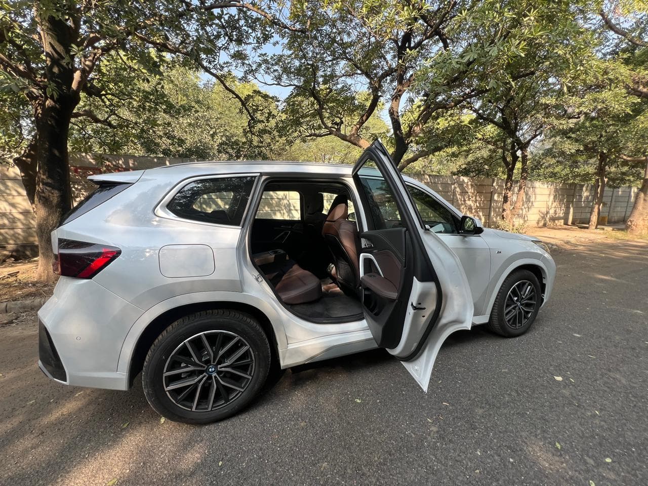 BMW की 'मेड इन इंडिया' कार की क्या है असल रेंज? 49 लाख रुपये में आने वाली iX1 की जानें खासियत