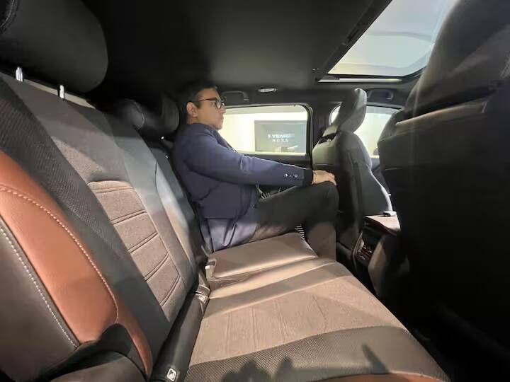 મારુતિની આ EVમાં ADAS લેવલ 2 ફિચર પણ આપવામાં આવ્યું છે. આનો અર્થ એ થયો કે લોકોને આ ઇલેક્ટ્રિક કારમાં એડેપ્ટિવ ક્રુઝ કંટ્રોલ, લેન આસિસ્ટ, એડેપ્ટિવ હાઇ બીમ સિસ્ટમ અને બ્લાઇન્ડ સ્પૉટ મૉનિટરિંગ જેવી સુવિધાઓ પણ મળશે.