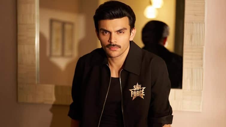 Veer Pahariya Shuts Down Trolls Commenting On His Privileged Background And Nepotism Veer Pahariya Shuts Down Trolls Commenting On His Privileged Background: 'Apne Aap Ko Maar Doon?'