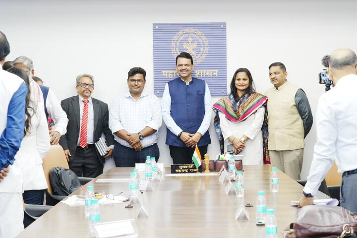 प्रत्येक गावात जाऊन काम करायचं आहे, लोक सहभाग होतायत त्यासंदर्भात बैठक होती.  मागच्या वेळी काम सुरु केलं तेव्हा मुख्यमंत्री देवेंद्र फडणवीस होते, मध्यंतरी एकनाथ शिंदे होते, आताही देवेंद्र फडणवीस आहेत, आमच्या कामाला कोणतीही समस्या नाही, असे नानाने सांगितले.