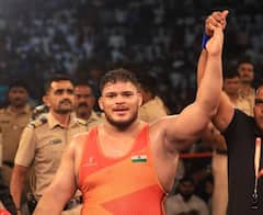 कुस्तीच्या मैदानाचा नवा राजा; मुख्यमंत्र्यांकडून महाराष्ट्र केसरी पै. पृथ्वीराज मोहोळला खास 'शाबासकी'