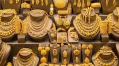 सोन्याला पुन्हा झळाळी! एका दिवसात तब्बल 'इतक्या' रुपयांनी महागलं, जाणून घ्या एका ग्रॅमसाठी किती रुपये मोजावे लागणार?