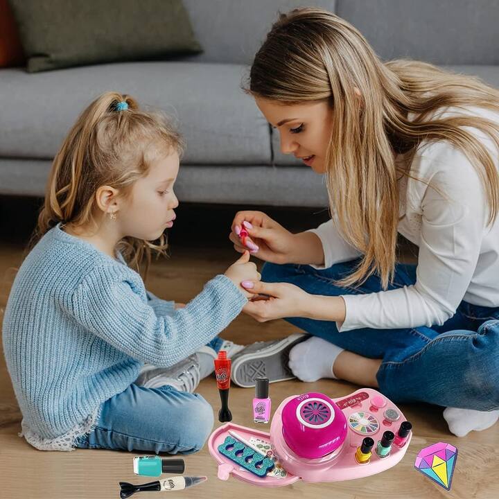 માતા એક તેમની 5 વર્ષની બાળકીને નેઇલ પેઇન્ટ લગાવી રહી હતી, બાળકી પણ ખૂબ જ ખુશ હતી પરંતુ અચાનક એવું થયું કે, તેમની માતાના  હોંશકોંશ ઉડી ગયા, જાણીએ શું છે સમગ્ર ઘટના