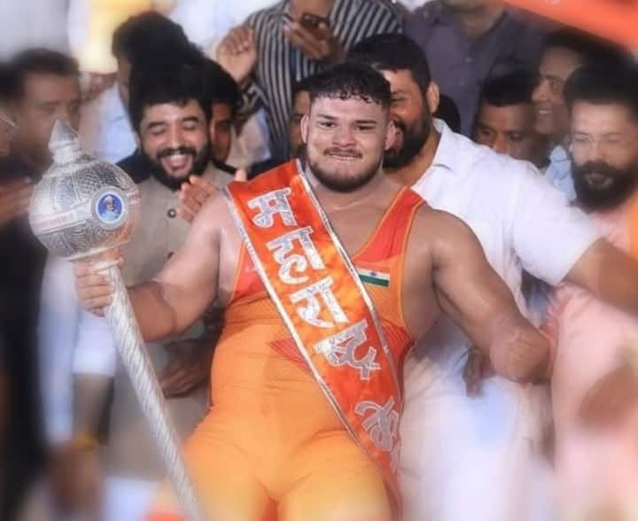 महाराष्ट्राच्या मातीतल्या पैलवानांचा खेळ म्हणजे कुस्ती. आपल्या राज्याने देशाला अनेक नामवंत मल्ल दिले आहेत. त्यात महाराष्ट्र केसरी स्पर्धेचा सिंहाचा वाटा असल्याचे देवेंद्र फडणवीस म्हणाले.