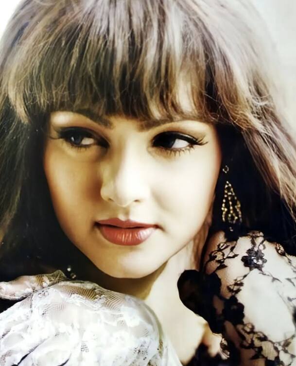 जैसे ही वे दोस्त बने, बॉबी ने ममता को 'वन नाइट स्टैंड' का ऑफर दिया. हालाँकि, उस समय, बॉबी के 90 के दशक की एक और अभिनेत्री पूजा भट्ट को डेट करने की अफवाह थी.