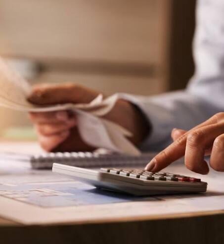 ਇਸ ਤੋਂ ਇਲਾਵਾ ਹਾਲ ਹੀ ਵਿੱਚ ਪ੍ਰਧਾਨ ਮੰਤਰੀ ਨਰੇਂਦਰ ਮੋਦੀ ਦੀ ਸਰਕਾਰ ਨੇ 8ਵੇਂ ਵੇਤਨ ਅਯੋਗ ਨੂੰ ਹਰੀ ਝੰਡੀ ਦੇ ਦਿੱਤੀ ਹੈ, ਜਿਸ ਨਾਲ ਸਰਕਾਰੀ ਕਰਮਚਾਰੀਆਂ ਅਤੇ ਪੈਸ਼ਨਰਾਂ ਦੀ ਤਨਖਾਹ ਵਿੱਚ ਵੱਡੀ ਵਾਧੇ ਦੀ ਉਮੀਦ ਹੈ।