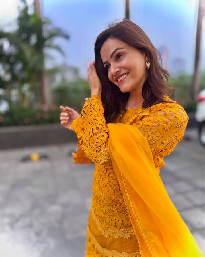 रुबिना सोशल मीडियावर खूप सक्रिय असते आणि आपले फोटो व व्हिडिओ शेअर करत असते.