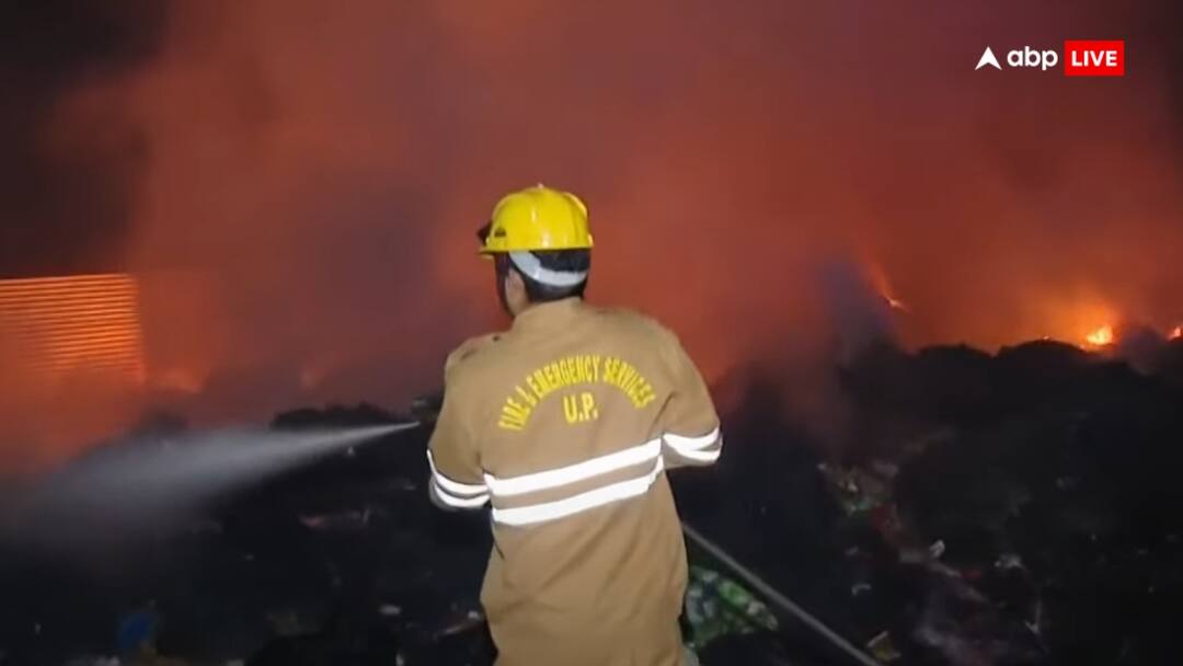 Maha kumbh 2025 fire in sector 21 of Mahakumbh nagar महाकुंभ के सेक्टर 21 में लगी आग, दमकल की सात गाड़ियों ने मौके पर पहुंच कर पाया काबू