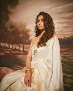 'அக்கா' புலிப்பல் செயின் அணிந்து.. ஸ்டைலிஷ் லுக்கில் போஸ் கொடுத்த கீர்த்தி சுரேஷ்!