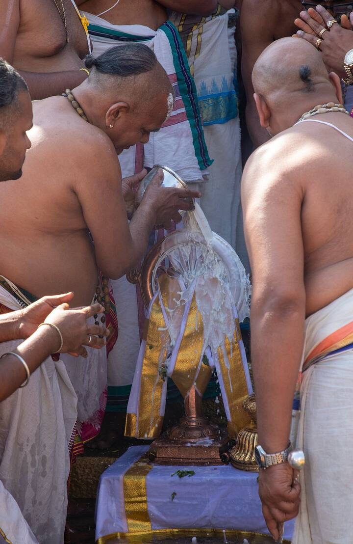 రథసప్తమి సందర్భంగా మంగళవారం మధ్యాహ్నం 2 గంటల నుంచి 3 గంటల వరకూ శ్రీవారి చక్రస్నానం వైభవంగా జరిగింది
