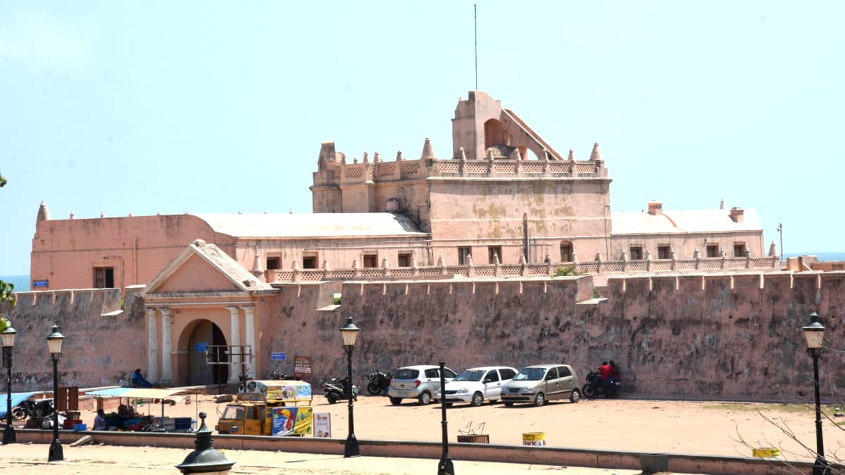 Danish Fort: கடலுக்கு இரையாக காத்திருக்கும் ‘டேனிஷ் கோட்டை’; என்ன செய்யப் போகிறது அரசு?