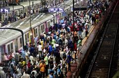 Mumbai Local: मुंबईकरांसाठी मोठी बातमी; लोकलच्या दिवसाला अतिरिक्त 300 फेऱ्या वाढणार, पाहा A टू Z माहिती