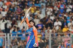 Abhishek Sharma: टीम इंडियाचा स्फोटक फलंदाज अभिषेक शर्मासोबत डेटिंगची चर्चा; कोण आहे ती मिस्ट्री गर्ल?, PHOTO