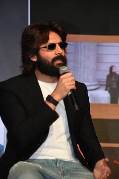 लंबे बाल और बड़ी दाढ़ी... कार्तिक आर्यन के नए लुक ने किया हैरान, फैंस बोले- 'कबीर सिंह'