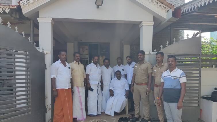 Thanjavur news House arrest for BJP executives Heavy police security tnn தஞ்சையில் பாஜக நிர்வாகிகளுக்கு வீட்டுக்காவல்... பலத்த போலீஸ் பாதுகாப்பு