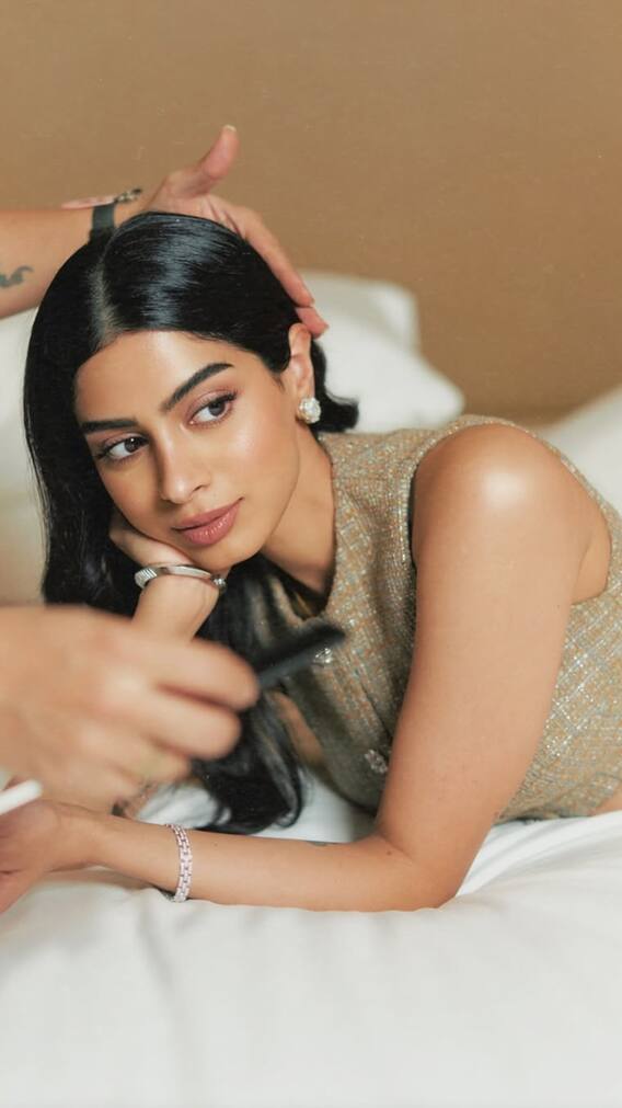 ब्लेक ड्रेस में बेहद ही ग्लैमरस नजर आईं खुशी कपूर, फोटोज वायरल