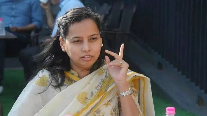 शासनाने महिलांसाठी सुरू केलेल्या या योजनेचा महायुतीला विधानसभा निवडणुकीत मोठा फायदा झाल्याचे पाहायला मिळाले. विशेष म्हणजे तब्बल 237 जागांवर विजय प्राप्त करत महायुतीने बहुमत मिळवले आहे.