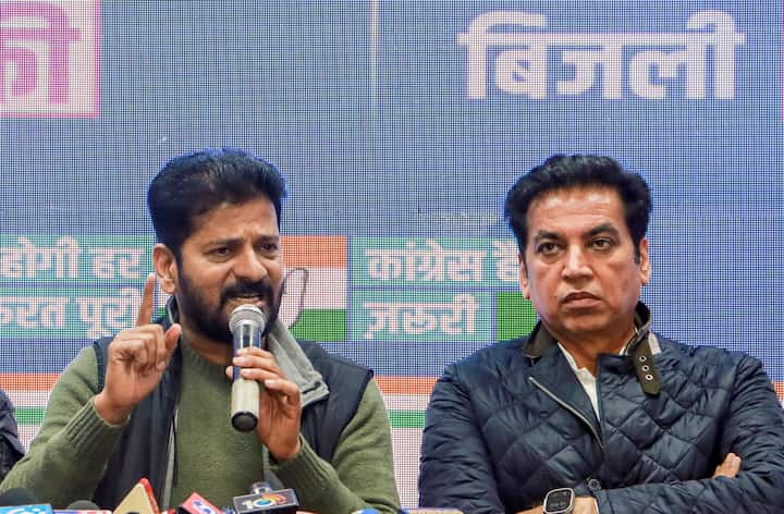 सभी एग्जिट पोल में कांग्रेस को निराशा ही हाथ लगी है. करीब 10 एग्जिट पोल के औसतन आंकड़े यही कहते हैं कि कांग्रेस को दिल्ली में 0 से 2 सीटें मिल सकती हैं. P-Marq के एग्जिट पोल में कांग्रेस को 0-1 सीट मिलती दिख रही है.