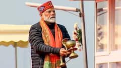 PM Modi at Maha Kumbh: திரிவேணி சங்கமத்தில் புனித நீராடிய பிரதமர் நரேந்திர மோடி!