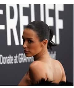 Shocking: ਮਸ਼ਹੂਰ ਹਸਤੀ ਨੇ ਜਨਤਕ ਤੌਰ 'ਤੇ ਉਤਾਰੇ ਕੱਪੜੇ, ਤਸਵੀਰਾਂ ਵੇਖ ਲੋਕਾਂ ਨੇ ਕੱਢੀਆਂ ਗਾਲ੍ਹਾਂ; ਇੰਟਰਨੈੱਟ 'ਤੇ ਮੱਚਿਆ ਹੰਗਾਮਾ...