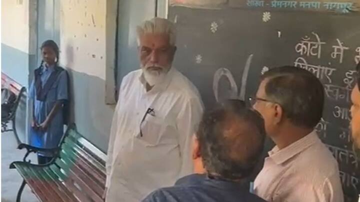 नागपूर जिल्ह्यातील कळमेश्वरमधील जिल्हा परिषद शाळा आणि नागपूर शहरातील संजयनगर भागातील प्राथमिक शाळेतील  व्यवस्थांची दादा भुसे यांनी पाहणी केली.