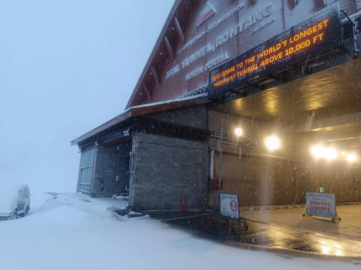 इसी तरह मैदानी इलाकों में बारिश से लोगों को राहत मिली. जनवरी महीने में नाममात्र की ही बर्फ़बारी और बारिश हुई थी. ऐसे में फ़रवरी महीने में हुए यह बर्फबारी और बारिश राहत लेकर आयी है.