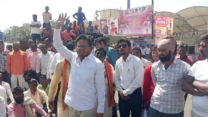 राज्य सरकारने सोयाबीन खरेदी केंद्राला खरेदीसाठी दिलेली 6 फेब्रुवारी तारीख वाढवून द्यावी यासाठी आज तुळजापूर मध्ये शेतकरी आणि अनेक पक्ष संघटनांनी रस्ता रोको आंदोलन केले..