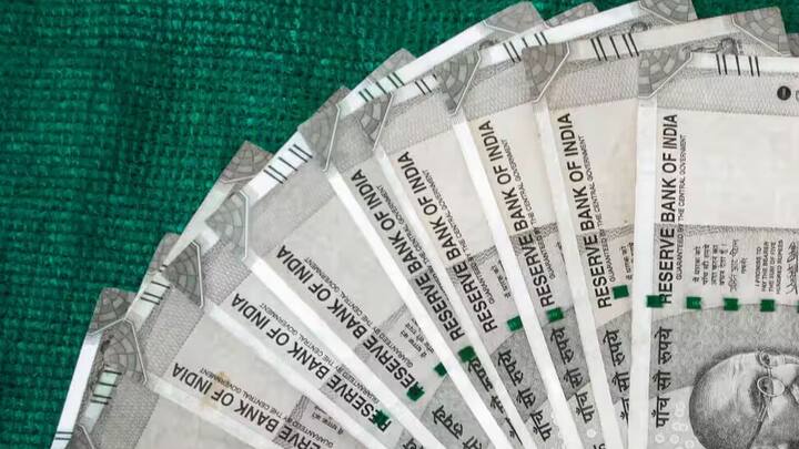 इस योजना के तहत योजना में लाभ लेने वाली महिलाओं को हर महीने 1500 रुपये मिलते हैं. इस योजना में कुल 7 किस्तें जारी हो चुकी हैं. योजना में लाभ ले रहीं महिलाओं को अब अगली यानी 8वीं किस्त का इंतजार है.