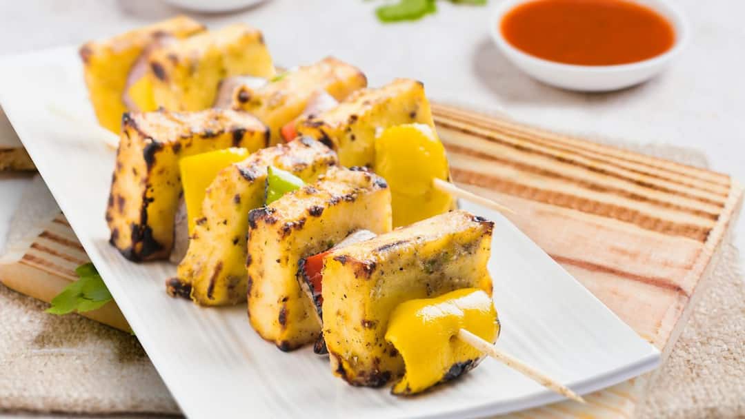 Paneer Eating Benefits: পনির শুধুই একটা আমিষ খাবার নয়, এর গুণ প্রচুর, কেন পাতে রাখবেন? healthy foods paneer eating health benefits Paneer Eating Benefits: পনির শুধুই একটা আমিষ খাবার নয়, এর গুণ প্রচুর, কেন পাতে রাখবেন?