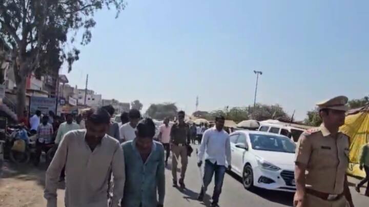 हातात धारदार शस्त्र घेऊन सोशल मीडियावर रिल्स काढण्यात आली होती. यानंतर पोलिसांनी तात्काळ इंस्टाग्रामवर या तरुणाच्या रील पाहून या तरुणांना ताब्यात घेतले.