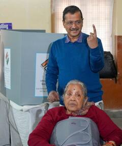 दिल्ली में अपने परिवार के साथ केजरीवाल, सीएम आतिशी, मनीष सिसोदिया समेत इन AAP नेताओं ने डाले वोट