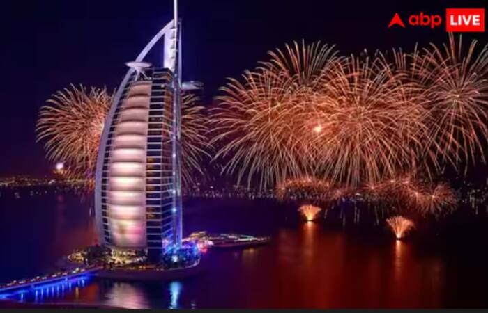 ਬੁਰਜ ਅਲ ਅਰਬ ਦੇ ਉੱਪਰੀ ਹਿੱਸੇ 'ਤੇ ਇੱਕ ਹੈਲੀਪੈਡ ਹੈ, ਜਿੱਥੇ VIP ਮਹਿਮਾਨ ਹੈਲੀਕਾਪਟਰ ਰਾਹੀਂ ਆ ਅਤੇ ਜਾ ਸਕਦੇ ਹਨ। ਖਾਸ ਗੱਲ ਇਹ ਹੈ ਕਿ ਇਸ ਹੈਲੀਪੈਡ 'ਤੇ ਟੈਨਿਸ ਖਿਡਾਰੀ ਰੋਜਰ ਫੈਡਰਰ ਅਤੇ ਆਂਦਰੇ ਅਗਾਸੀ ਨੇ ਵੀ ਟੈਨਿਸ ਮੈਚ ਖੇਡਿਆ ਸੀ।