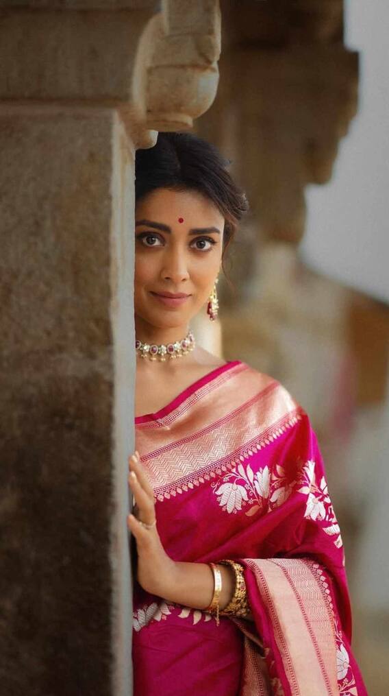 'ఆయియే రామ్ జీ'...శ్రేయా ఘోషల్ సాంగ్  శ్రియా శరణ్ డాన్స్ డోంట్ మిస్!