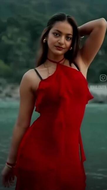 वायरल गर्ल मोनालिसा का हुआ मेकओवर? वेस्टर्न ड्रेस में किया जबरदस्त डांस