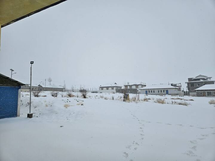 मौसम विज्ञान केंद्र शिमला की ओर से जारी आंकड़ों के मुताबिक, मंगलवार को सबसे कम न्यूनतम तापमान ताबो में रिकॉर्ड किया गया.