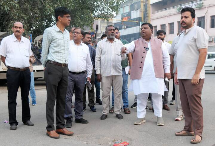 AAP नेता इमरान हुसैन ने दावा किया कि दिल्ली एक बार फिर अरविंद केजरीवाल को मुख्यमंत्री बनाएगी. उन्होंने कहा, “दिल्ली की जनता विकास को वोट देगी और आम आदमी पार्टी की सरकार बनाएगी”. दिल्ली में इस बार का चुनाव बेहद अहम है.