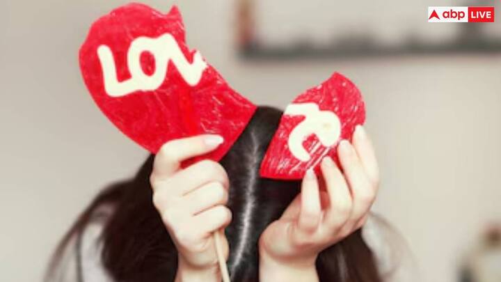 वैलेंटाइन वीक के बाद एंटी-वेलेंटाइन वीक 2025 शुरू हो जाएगा. यह 15 फरवरी से शुरू होकर 21 फरवरी तक चलता है. पढ़ लीजिए पूरी लिस्ट 7 दिन क्या-क्या होता है.