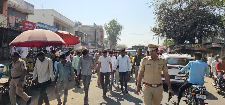 तुम्हीही INSTAGRAM वर चुकीचे व्हिडिओ टाकत असाल तर सावधान. कारण छत्रपती संभाजीनगरच्या पाचोड परिसरात हुल्लडबाज तरुणांकडून इंस्टाग्रामवरती रिल्स काढून दहशत पसरवण्याचा प्रयत्न करण्यात आला होता. या सगळ्यांना पोलिसांनी इंगा दाखवला.